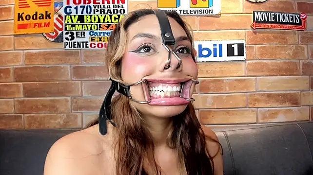 Show Webcam de foxy_antonela