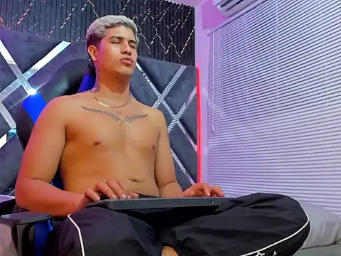 dominic_connor 网络视讯表演