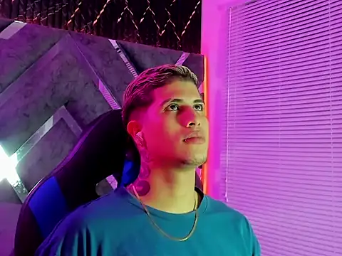 dominic_connor 网络视讯表演
