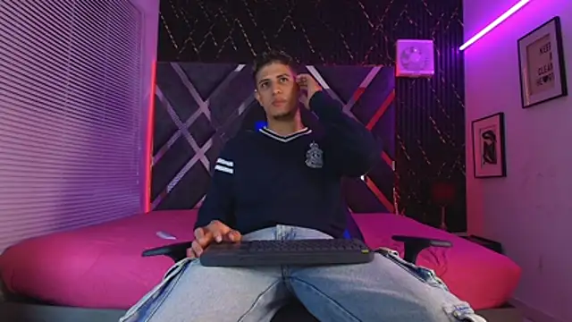dominic_connor webkamerás műsora