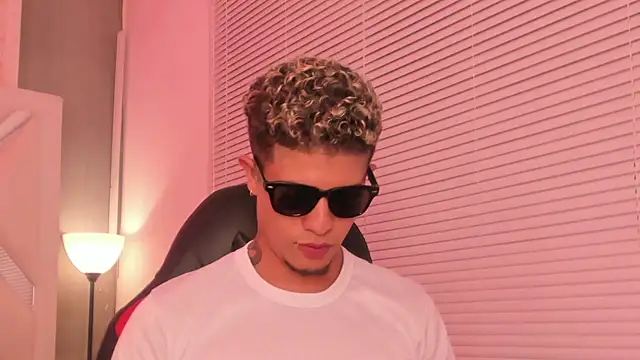 Show modela dominic_connor na web-kameri