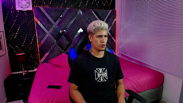 dominic_connor webkamerás műsora