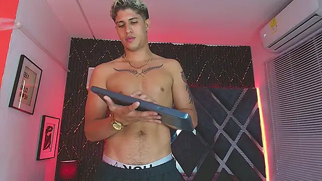 dominic_connor ওয়েবক্যাম শো