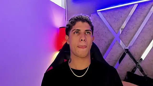 הופעת וובקאם של dominic_connor