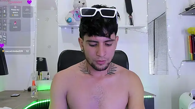 StefanoBigCock Webcam Show