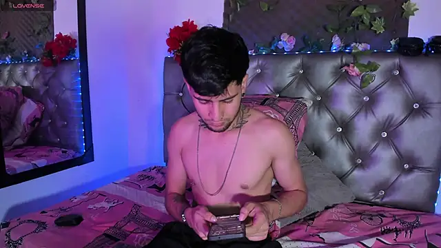 StefanoBigCock Show in webcam