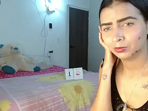Laura-milk22's Webcam Show