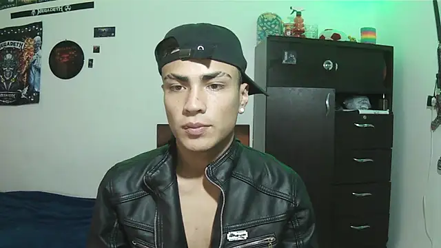 Pokazy przed kamerką – Fenix_hardcock