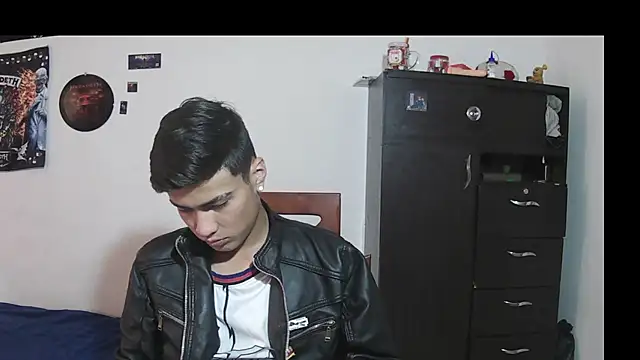 Chat +18 de Fenix_hardcock ao vivo