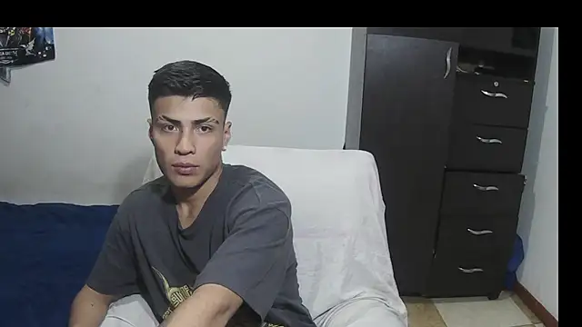 Show modela Fenix_hardcock na web-kameri
