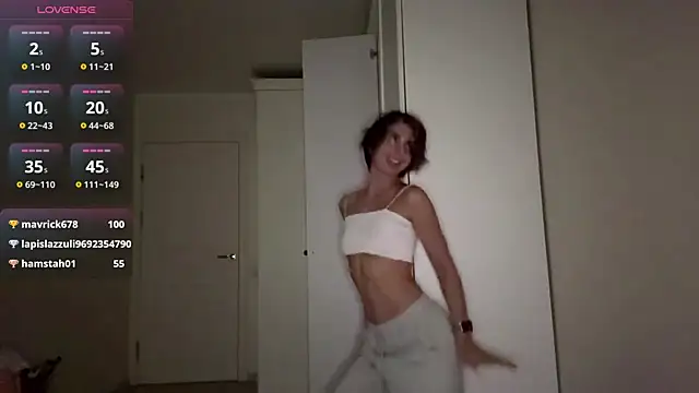 Show modela JessiaRuezga na web-kameri