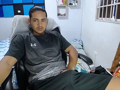 louis_rueda Show in webcam