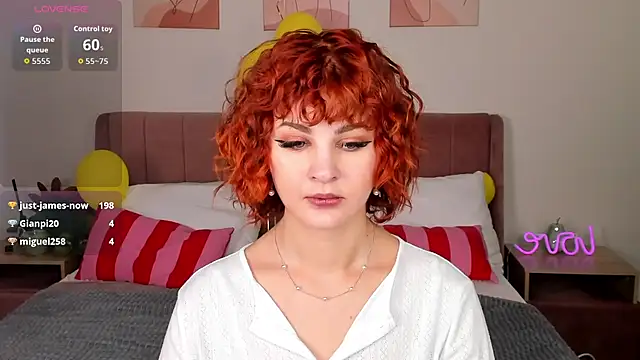 Kira__Fluffy's Live XXX Chat