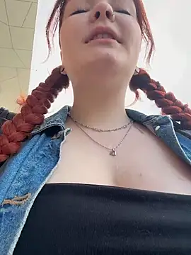 הופעת וובקאם של Baby__Fox