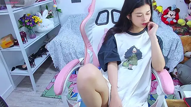 QinQin-888 现场性爱视讯表演
