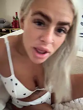 Blondiepeachx webcam show