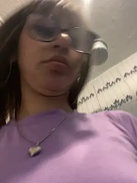 leri_rose_ Adlı Modelin Canlı XXX Sohbeti
