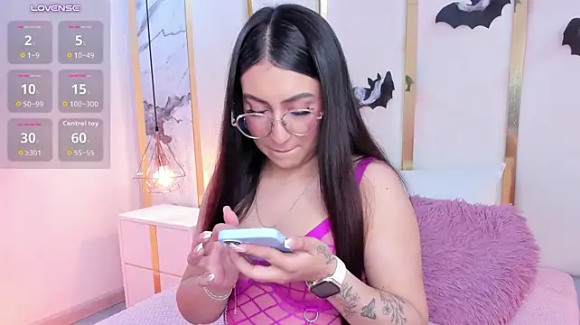 Chat +18 de KamilaVegga ao vivo