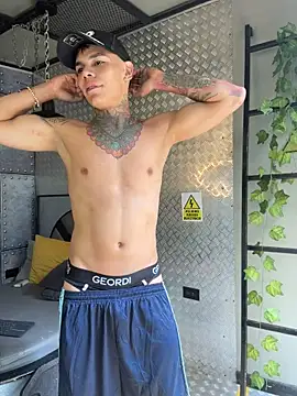 Show modela xavierblak na web-kameri