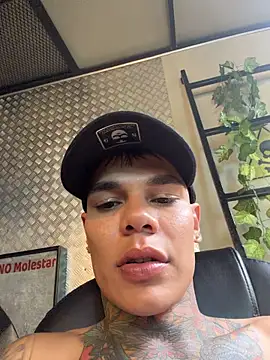 Show modela xavierblak na web-kameri