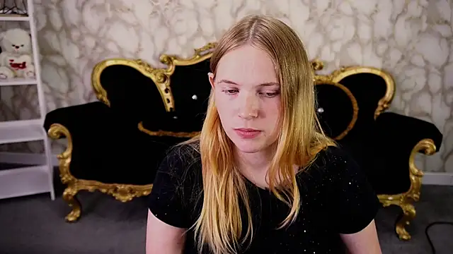 NikkyReyyy's Live XXX Chat