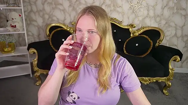 NikkyReyyy's Live XXX Chat