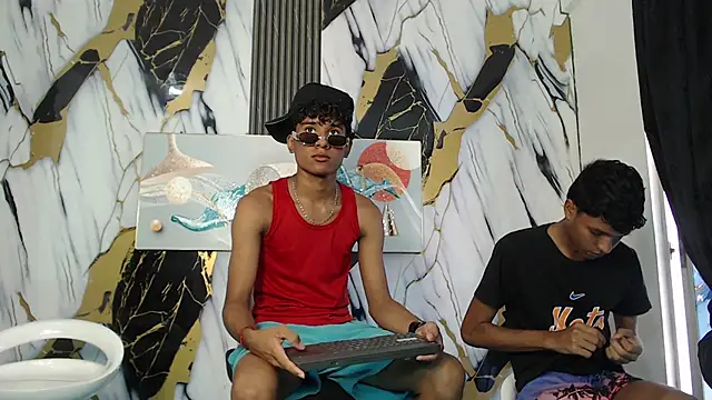 THREE_BLACK – webcam-show