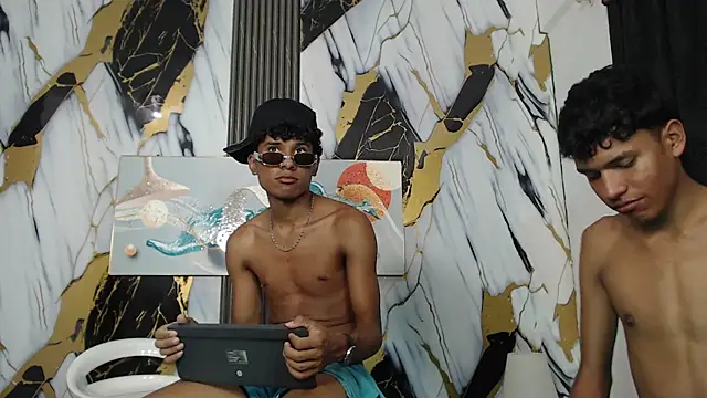 Show modela THREE_BLACK na web-kameri