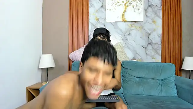 THREE_BLACK webkamerás műsora