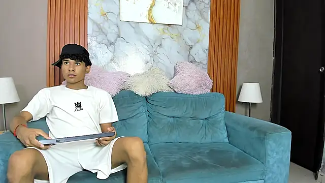 THREE_BLACK webcam show