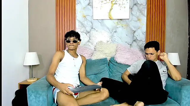 THREE_BLACK Webcam-Show