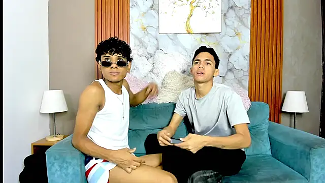 Chat +18 de THREE_BLACK ao vivo