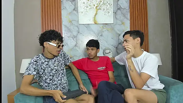THREE_BLACK webcam show