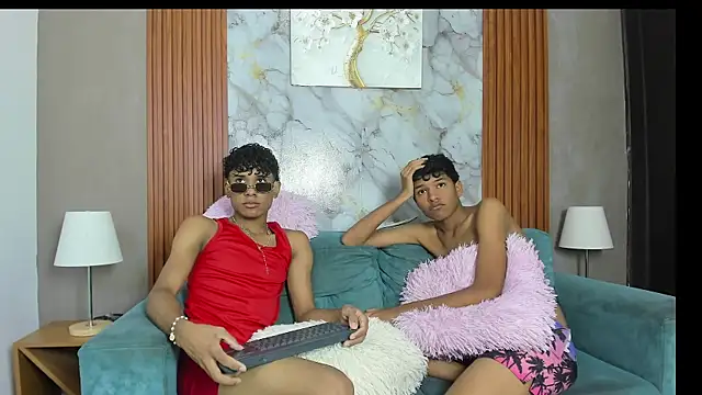 THREE_BLACK webcam show