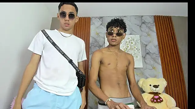 THREE_BLACK Webcam-Show