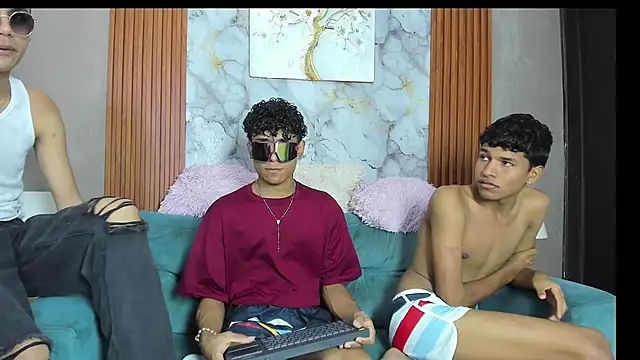 THREE_BLACK webcam show