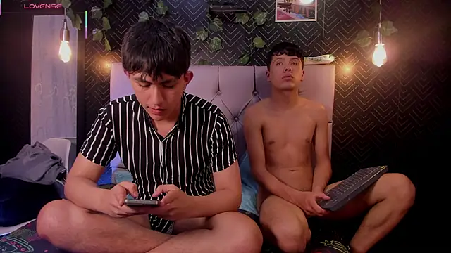 Hoot_boyss_ Chat XXX in diretta
