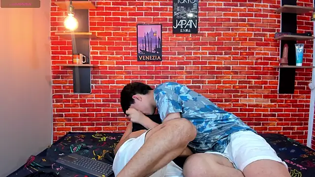 Hoot_boyss_ Show in webcam