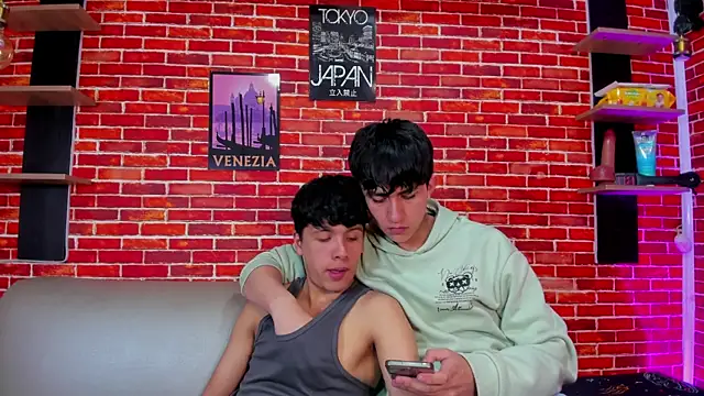 Pokazy przed kamerką – Hoot_boyss_