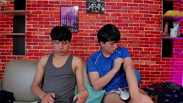 Hoot_boyss_ webcam show