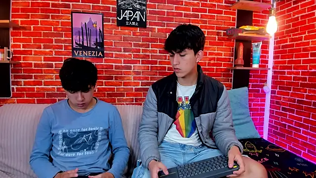 Hoot_boyss_ webcam show