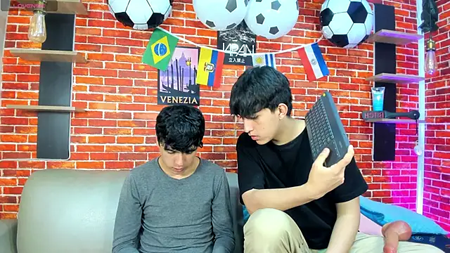 Hoot_boyss_ Show Webcam