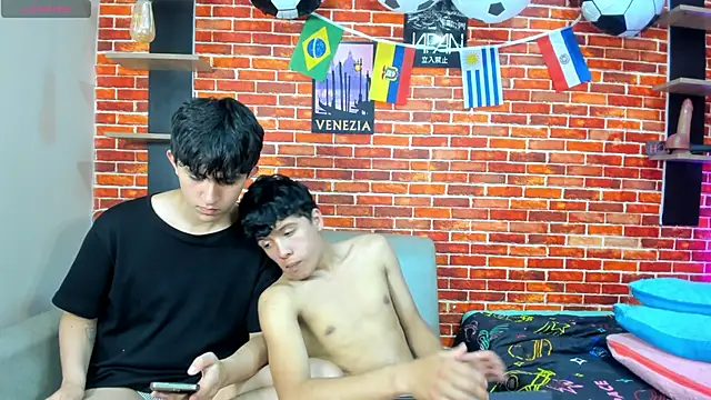 Hoot_boyss_ webcam show