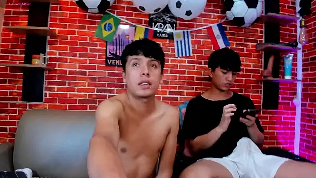 Hoot_boyss_ Adlı Modelin Web Kamerası Şovu