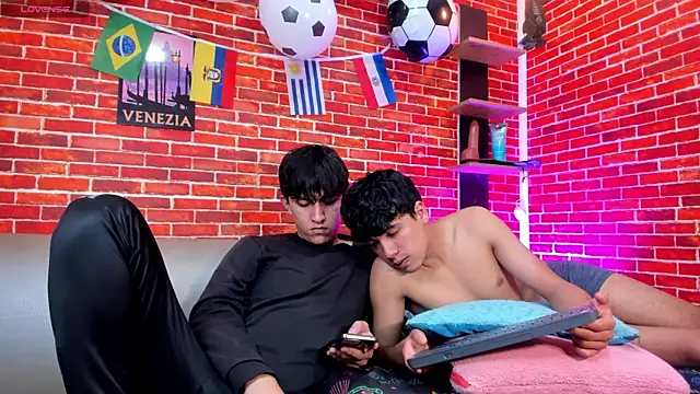 Hoot_boyss_ Show Webcam