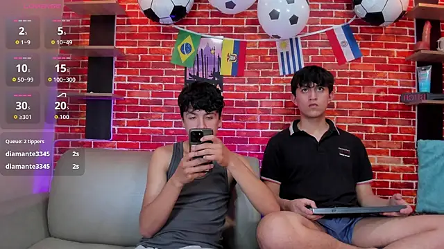 Hoot_boyss_ webcam show