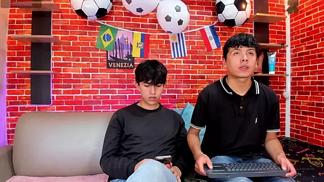 Hoot_boyss_ Adlı Modelin Web Kamerası Şovu