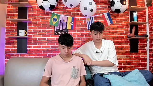 Hoot_boyss_ Adlı Modelin Web Kamerası Şovu