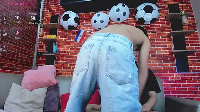 Pokazy przed kamerką – Hoot_boyss_