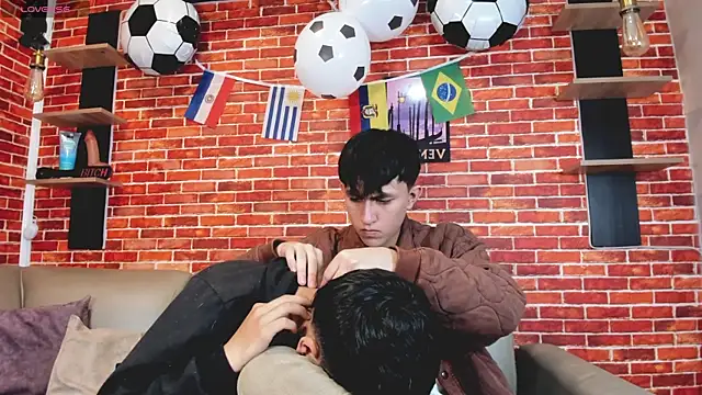 Hoot_boyss_ webkamerás műsora